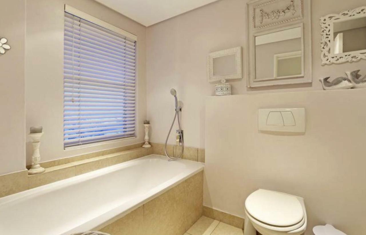 Portico 606 Apartment Bloubergstrand Luaran gambar