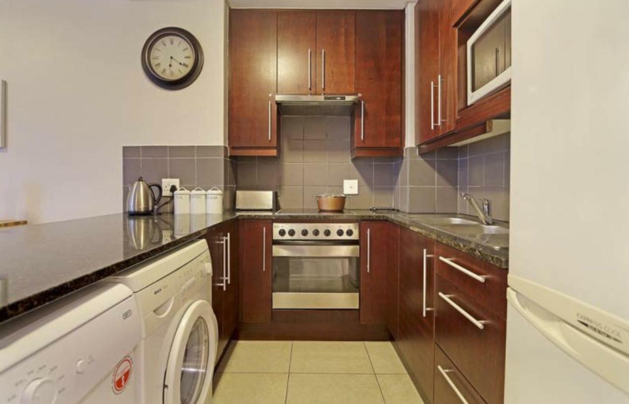 Portico 606 Apartment Bloubergstrand Luaran gambar